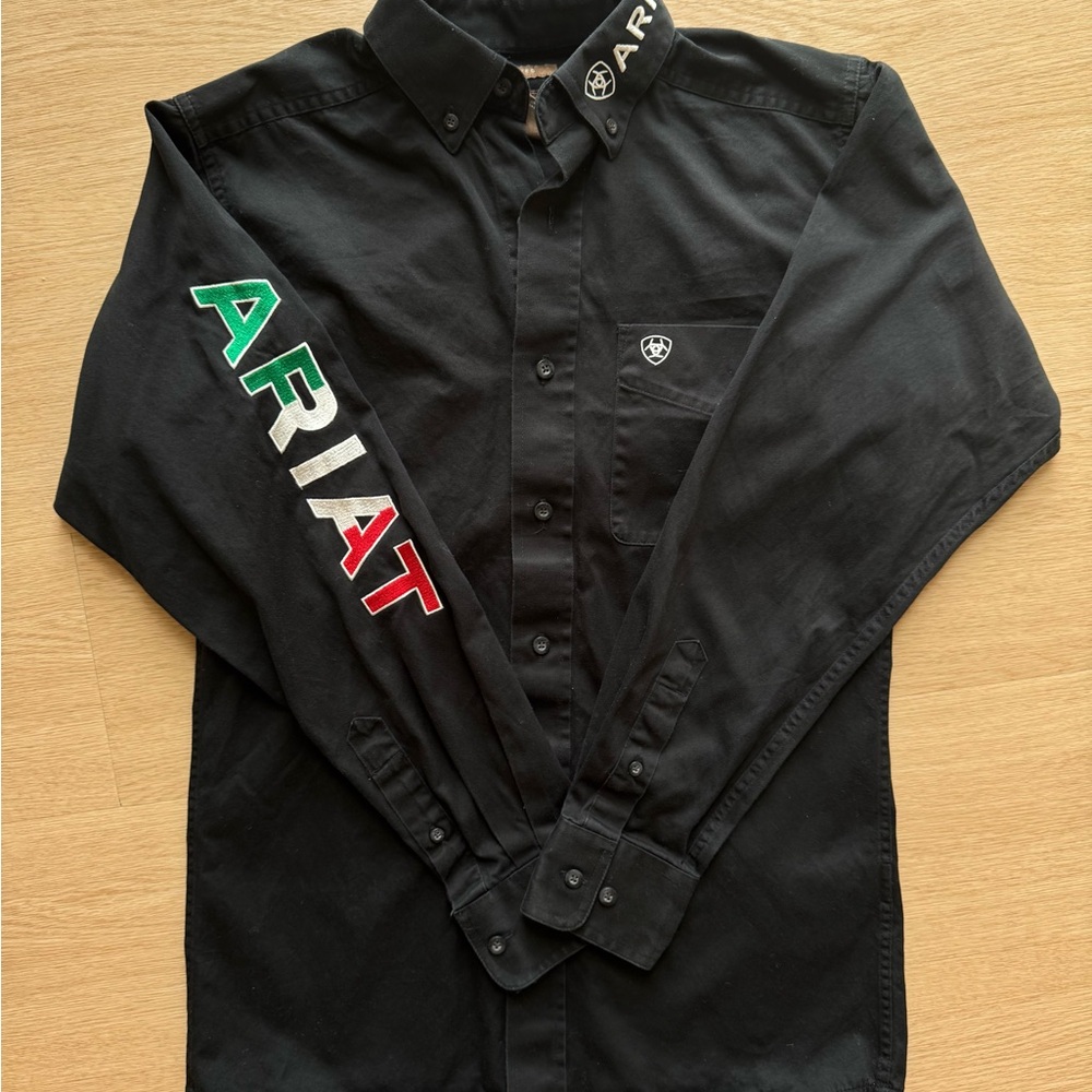 ARIAT MEN'S SOLID TEAM MEXICO LOGO LONG SLEEVE BUTTON-DOWN WESTERN SHIRT—XS
